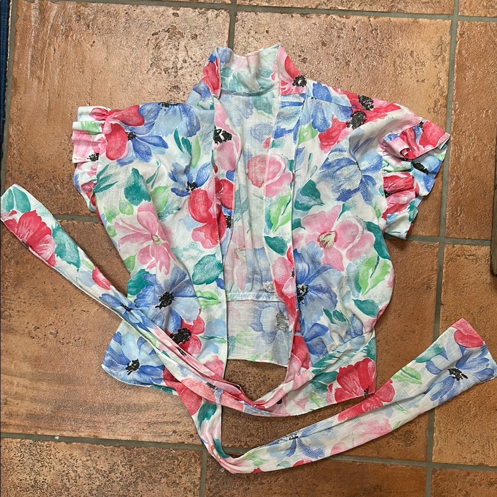 Floral vintage wrapped ruffle sleeves crop top